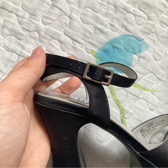 Vintage 90s Deadstock Strappy Platform Heels 👠 - Picture 6 of 9